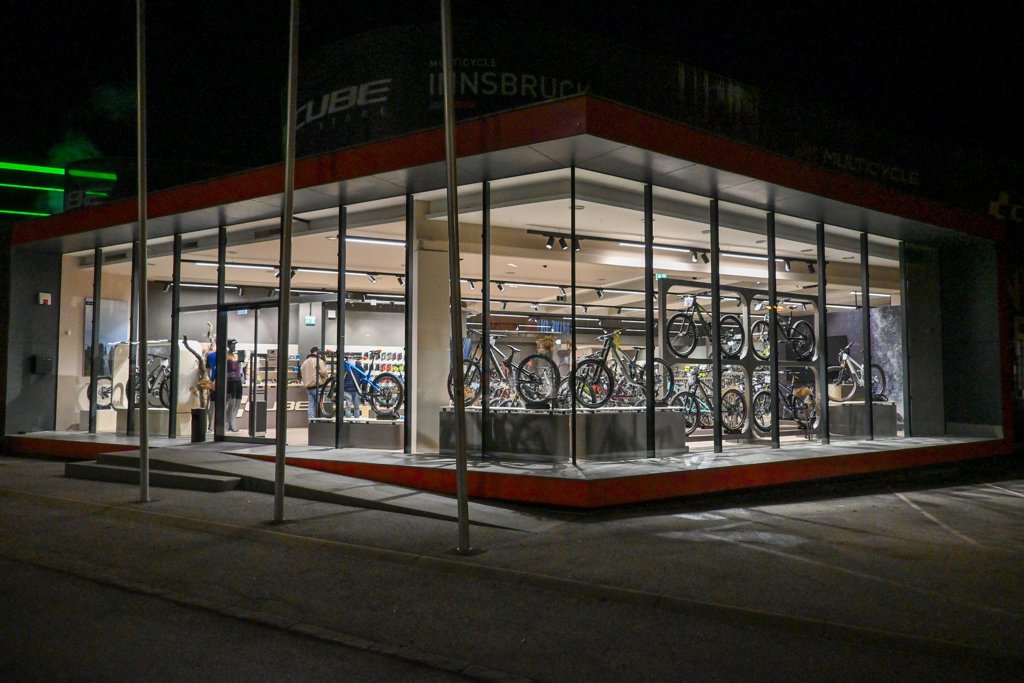 CUBE Store Innsbruck von außen