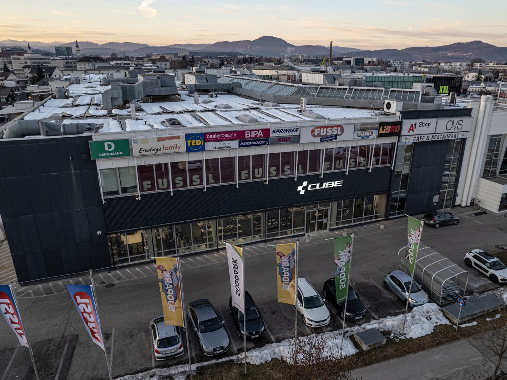 CUBE Store Klagenfurt von außen