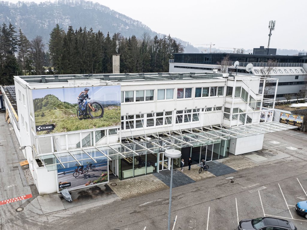 CUBE Store Salzburg Nord von außen