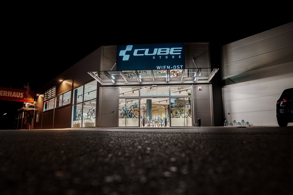 CUBE Store Wien Ost von außen
