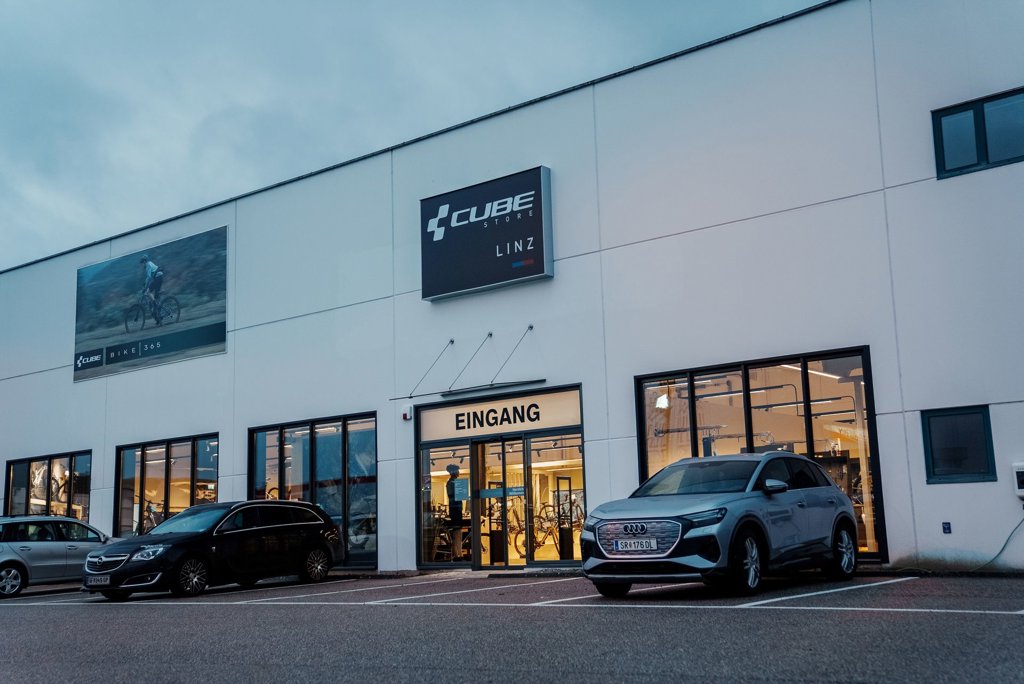 CUBE Store Linz von außen