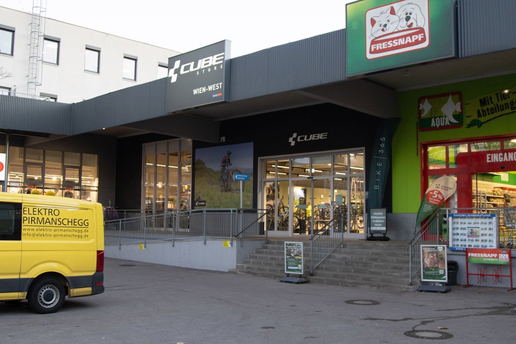 CUBE Store Wien West von außen