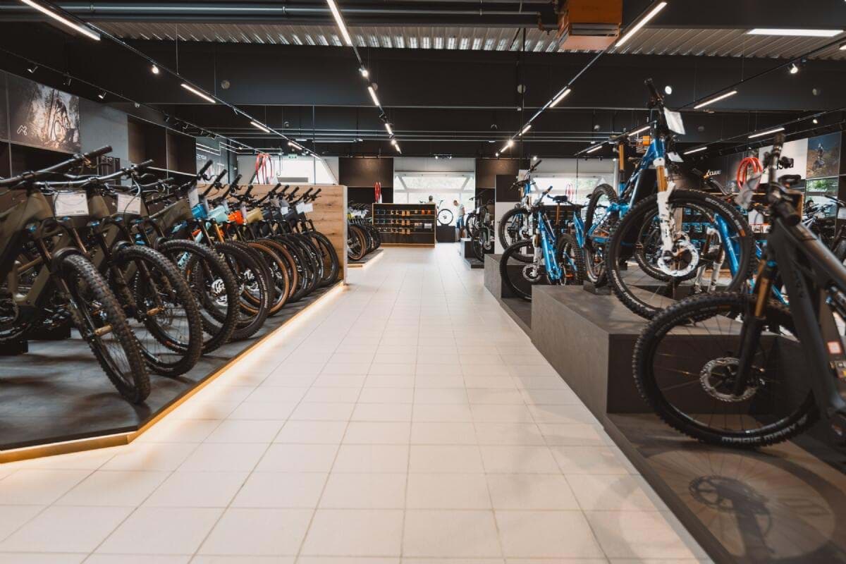 Verkaufsraum der Bike365 Filiale Vöcklabruck, Ansicht 5